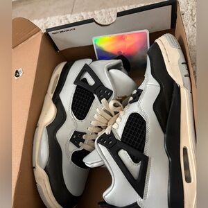 Jordan 4 Retro (GS)  Big Kids' Shoes Pure Platinum/Metallic Gold, Size 7